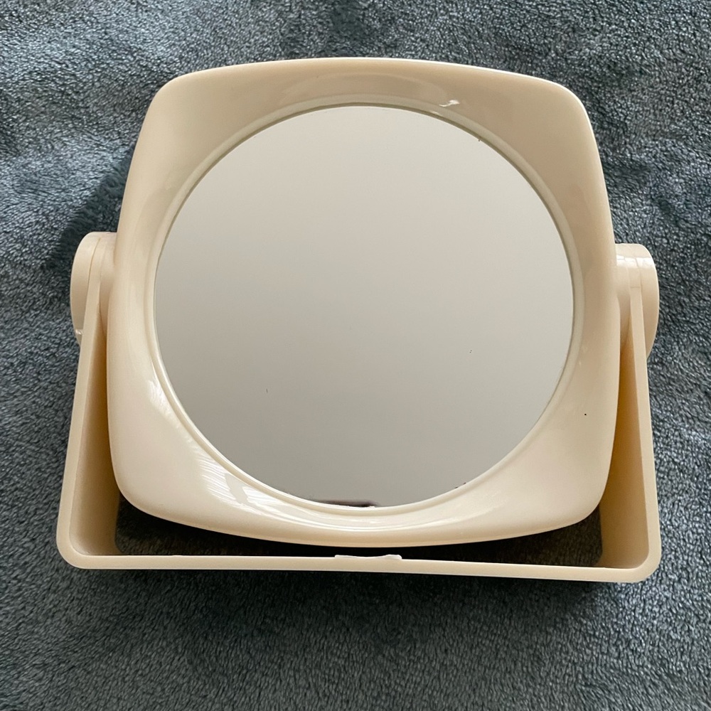 Makeup mirror on stand is a sturdy lucite case